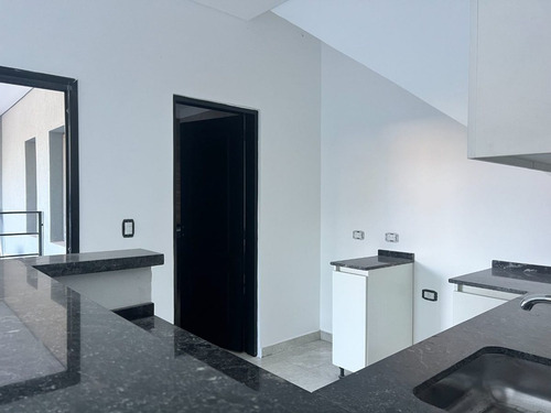 Venta Duplex 2 Amb Con Terraza Y Cochera. Financia