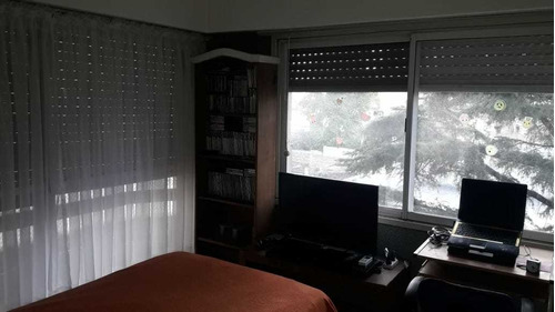 ! Vendo Depto. Amplio Con Dependencia Y Cochera Excelente Oportunidad ¡