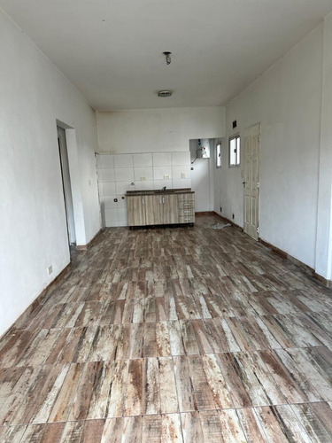 Alquiler - Villa Madero - Departamento 3 Ambientes Con Patio - 2do. Piso Por Escalera- Sin Expensas