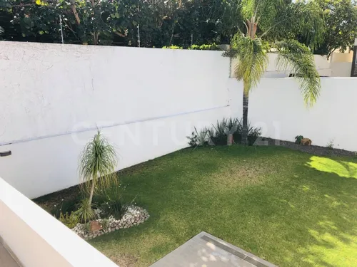 Casa En Venta, En El Palomar, Tlajomulco De Zuñiga, Jalisco.