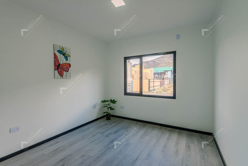 Casa A Estrenar En Venta En Barrio Los Coirones, San Martín De Los Andes, Neuquén, Patagonia Argentina, Sistema De Entrega Llave En Mano, Totalmente Terminada