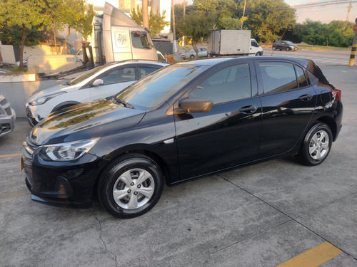 Chevrolet Onix plus 1.0 Lt 4p