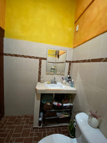Casa Con Terreno Amplio De 15x25 Mts Y Con Terraza Trasera
