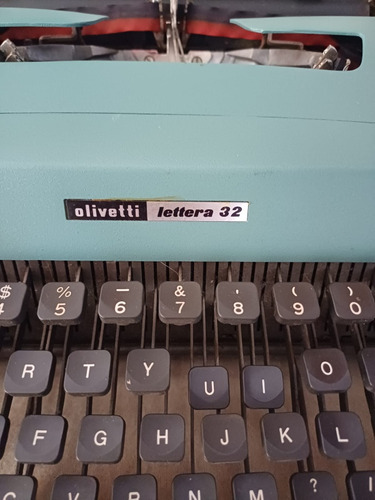 Máquina De Escribir Olivetti Lettera 32 