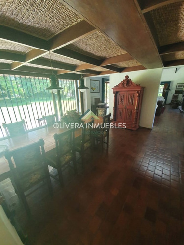 Casa Exclusiva En La Zona Del Golf.- Ref: 5936