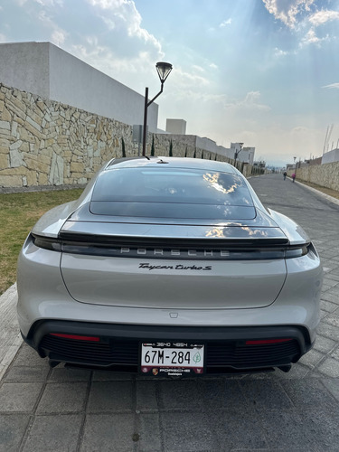 Taycan Turbo S 2021 Color Crayón