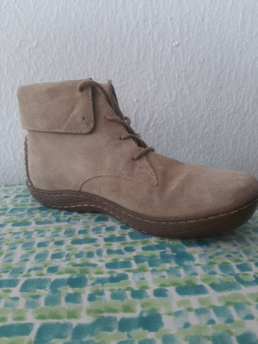 Botin Marca Hush Puppies, Color Beige, Talla 38