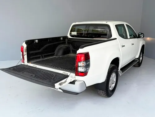 Mitsubishi L200 2.4 GLX 4x2 Mt