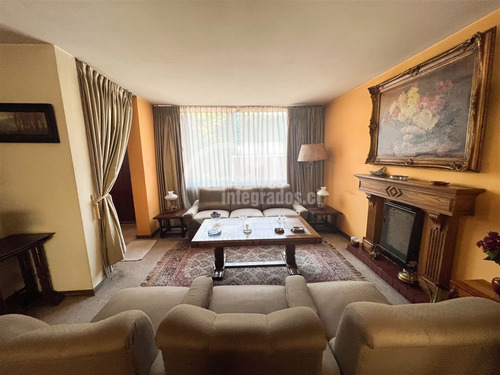 Casa En Venta De 4 Dorm. En Las Condes