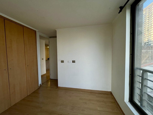 Departamento En Arriendo De 2 Dorm. En Calle Carmen