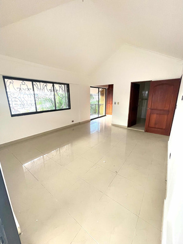 Apartamento Tipo Penthouse Ubicado En Zona Privilegiada