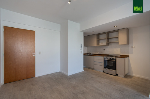Hermoso 2 Ambiente Con Vista Abierta. Bajas Expensas