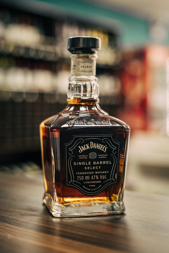 Imagen 6 de 10 de Whisky Jack Daniels Single Barrel 750ml En Estuche
