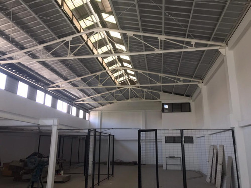 Arriendo De Bodega 700m2 Con Excelente Conexión En Santiago