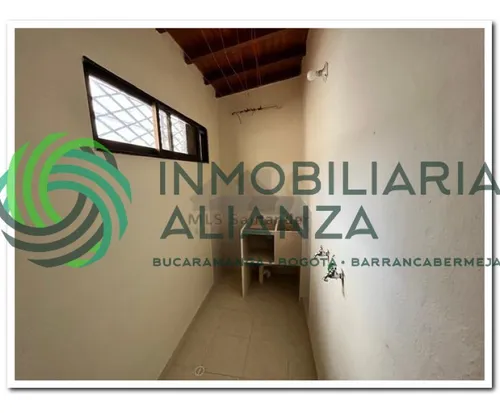 Casa En Venta En Mejoras Publicas. Cod V61140