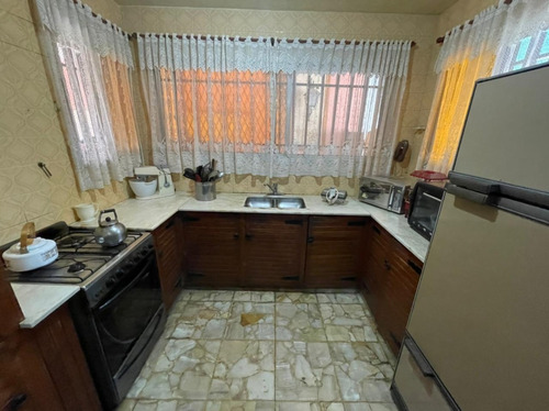 Imagen 13 de 22 de Casa De 3 Ambientes Con Cochera, Jardín