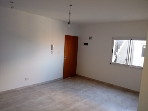 Imagen 6 de 13 de Dpto De 2 Amb 2 Piso Piso Por Escalera C/terraza Anticipo Y Cuotas