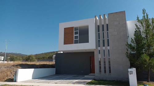 Se Vende Casa En El Encino, Pasillo Lateral, Estudio O 4ta Rec En Pb, Lujo