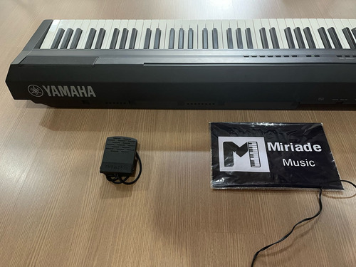 Piano Digital Yamaha P 105 + Pedal Sustain - Produto Usado Preto (Usado)