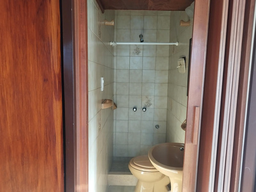Casa De 4 Dormitorios Con Cochera En La Plata
