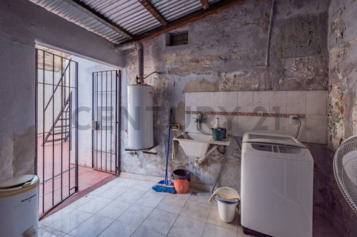 Casa De 3 Ambientes Con Jardín, Patio Y Terraza Lote Propio En Sarandí