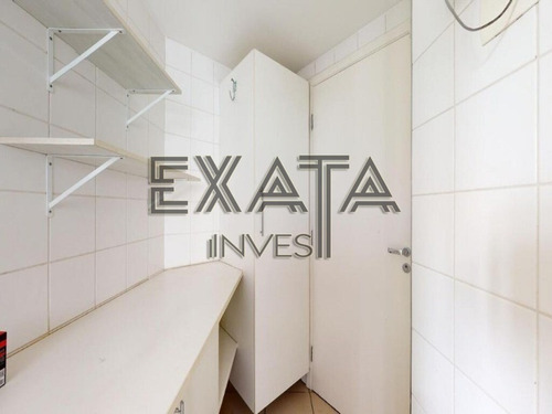 Imagem 20 de 30 de Apartamento Em Andar Alto E Varanda Perto Do Metrô, Com Uma Planta Muito Bem Aproveitada. A Sala Com Piso De Madeira É Iluminada Por Um Janelão Do Chão Ao Teto Que Leva À Varanda - Ap00923 - 70084771
