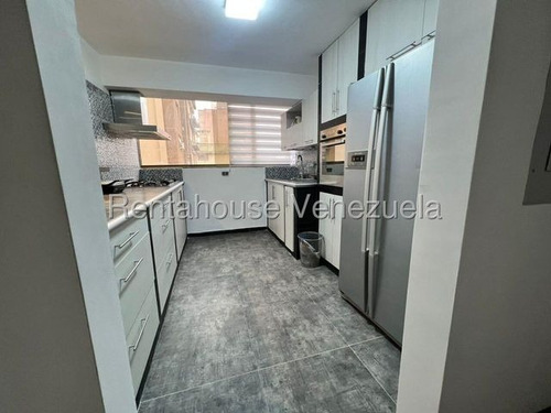 La Urbina, Enre Calle 2 Y 3 Residencias 01 Codigo 25-21413 Ng