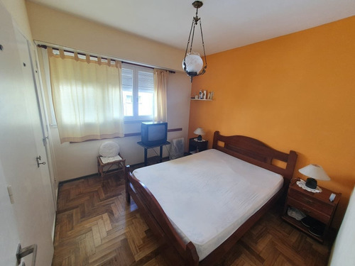 2 Ambientes C / Espacio De Cochera Z/ Plaza Colon