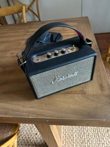 Parlante Marshall Kilburn Portátil Con Bluetooth Black 220v Black (Usado)