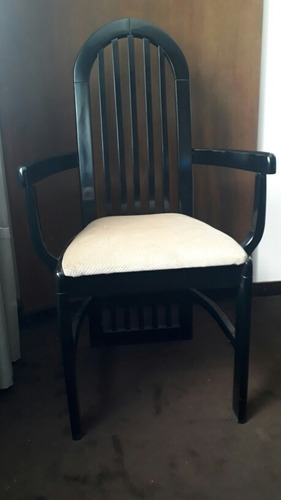 Juego De Mesa Laqueado Con 8 Sillas Y Top De Vidrio.