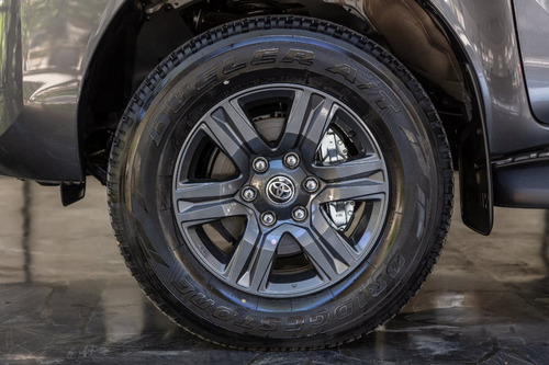 Toyota Hilux SR 4x4