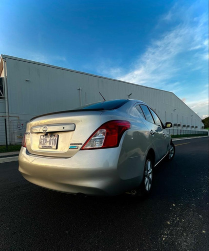 Imagen 7 de 8 de Nissan Versa 2012 Japon
