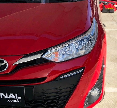 Imagem 3 de 4 de Kit Acessórios Grade Yaris Hatch Sedan + Friso Para-choque
