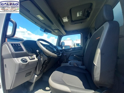 Imagem 7 de 15 de Vw Express Prime (2020) Baú Refrigerado