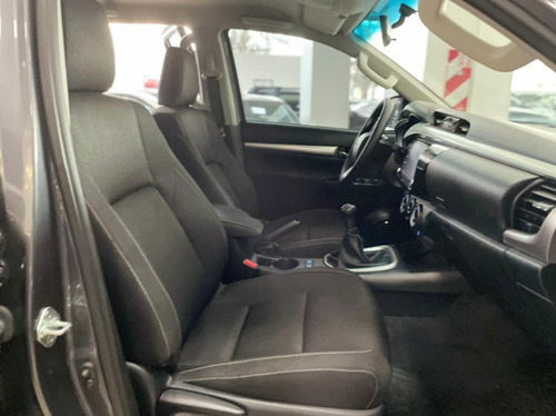 Toyota Hilux Sr 4x2 Manual Año 2020 Color Gris Todoautos