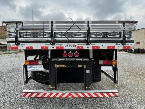 Imagem 3 de 11 de Mercedes-benz Atego 2430 6x2 2p (diesel)(e5) 2019/2019 Auto