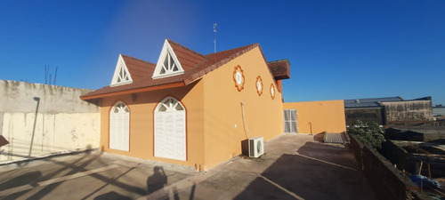 3 Locales Comerciales Más Vivienda Salida A Dos Cuadras