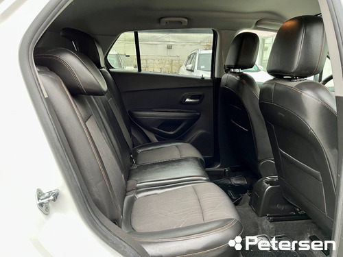 Imagen 8 de 24 de Chevrolet Tracker 1.8 Ls Fwd E5 Mt 5p 2018