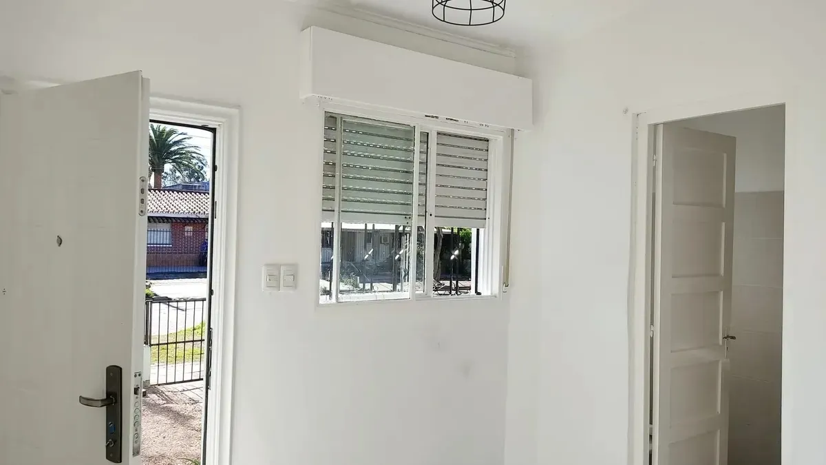 Casa: 1 Dormitorio (entrada De Auto) · Foto 2