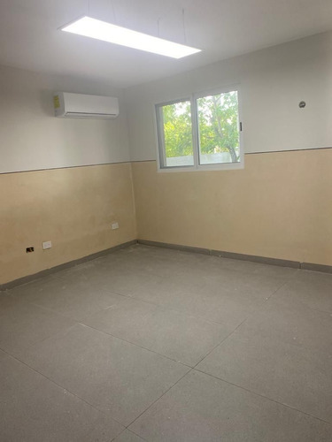 | Excelente Oficina Equipada, En Venta. |
