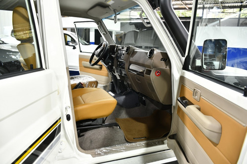 Imagen 5 de 12 de Toyota Land Cruiser 76 Machito 2022