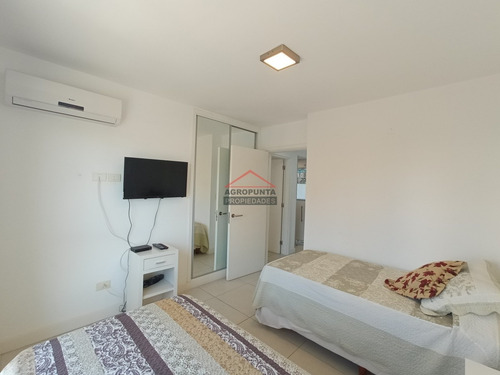 Apartamento En Oportunidad Península, 2 Dormitorios *- Ref: 2941