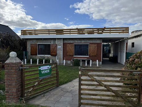 Casa + 2 Aptos Frente Al Mar En Cuchilla Alta