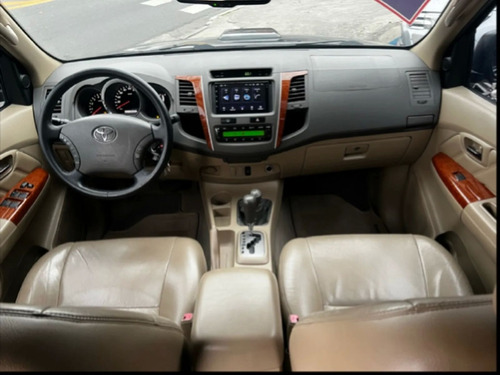 Toyota Hilux SW4 3.0 SRV 4X4 7 LUGARES 16V DIESEL 4P AUTOMÁTICO