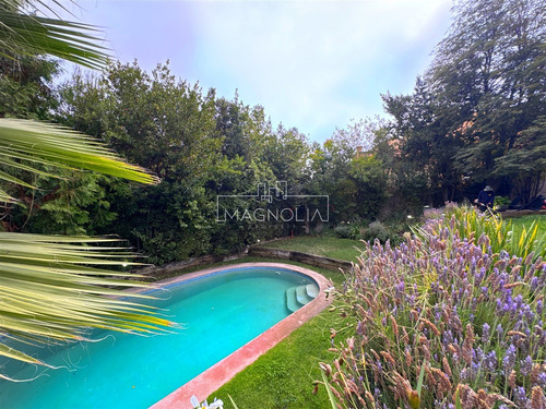 Casa En Arriendo De 7 Dorm. En Las Condes