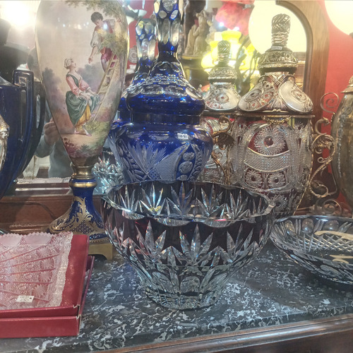 Centro De Mesa Antiguo De Cristal Bordo Tallado Frutera Rojo Bordó (Usado)