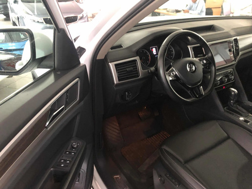 Imagen 8 de 10 de Volkswagen Teramont 2019 3.6 V6 Comfortline Plus