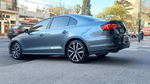 Imagen 5 de 17 de Volkswagen Vento 2018 2.0 Tsi Gli 211cv App Connect + Nav