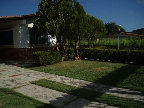 Imagen 2 de 12 de Casa Viposa De 200 Mts Con 3 Hab 2 Baños Mirador Puestos Techados