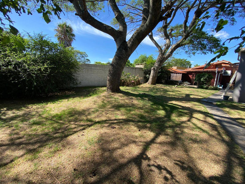 Venta De 2 Casas En Mismo Padrón Con 4 Dormitorios En Shangrila